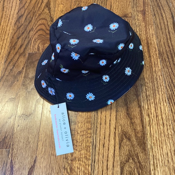 Alice and Olivia reversible bucket hat. Brand new with tags. - Picture 1 of 3